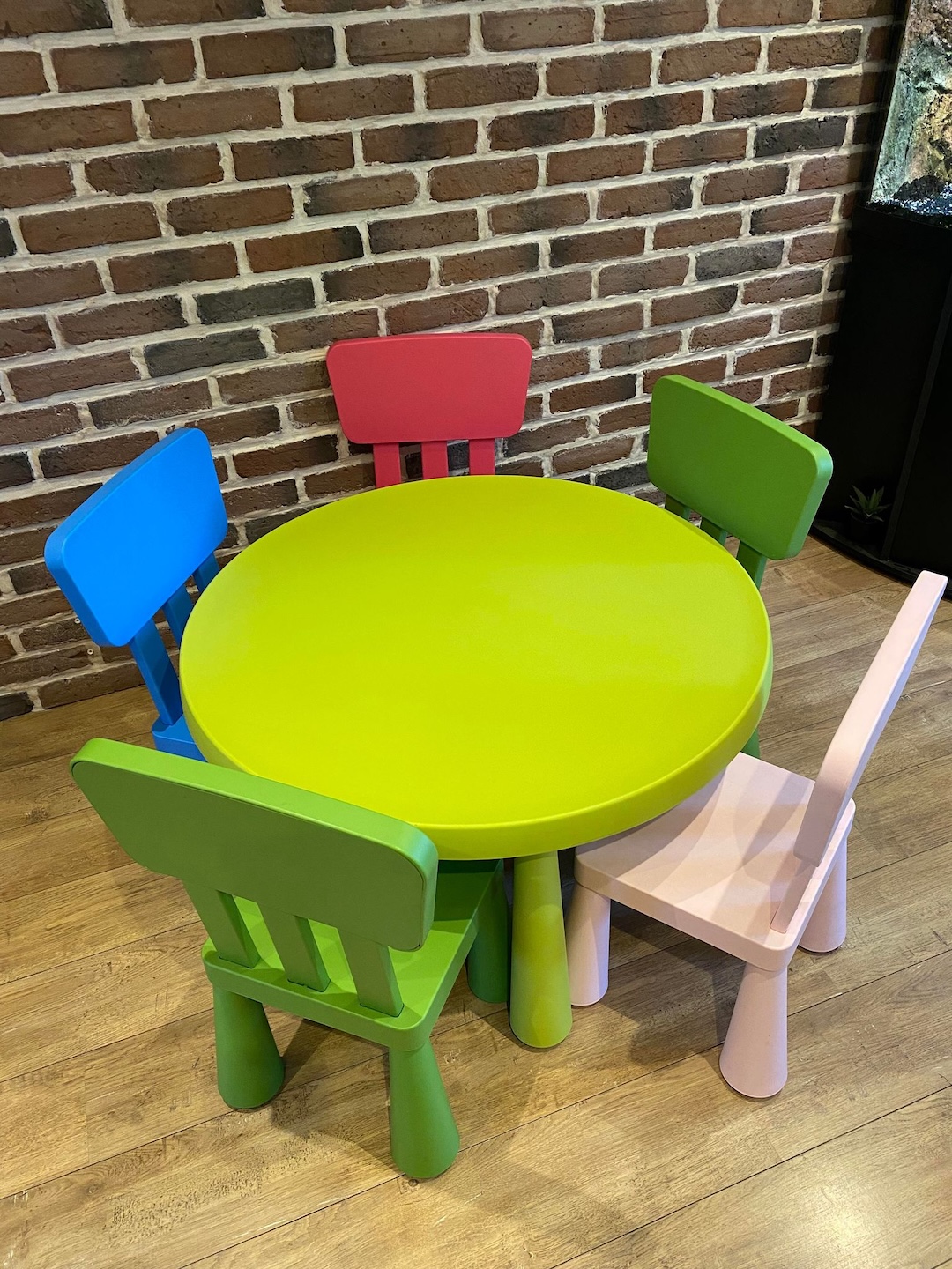 Location table enfant ronde avec chaises